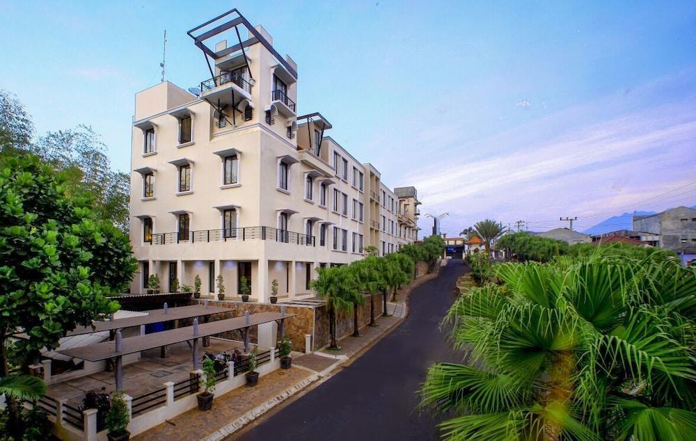 El Hotel מאלאנג מראה חיצוני תמונה