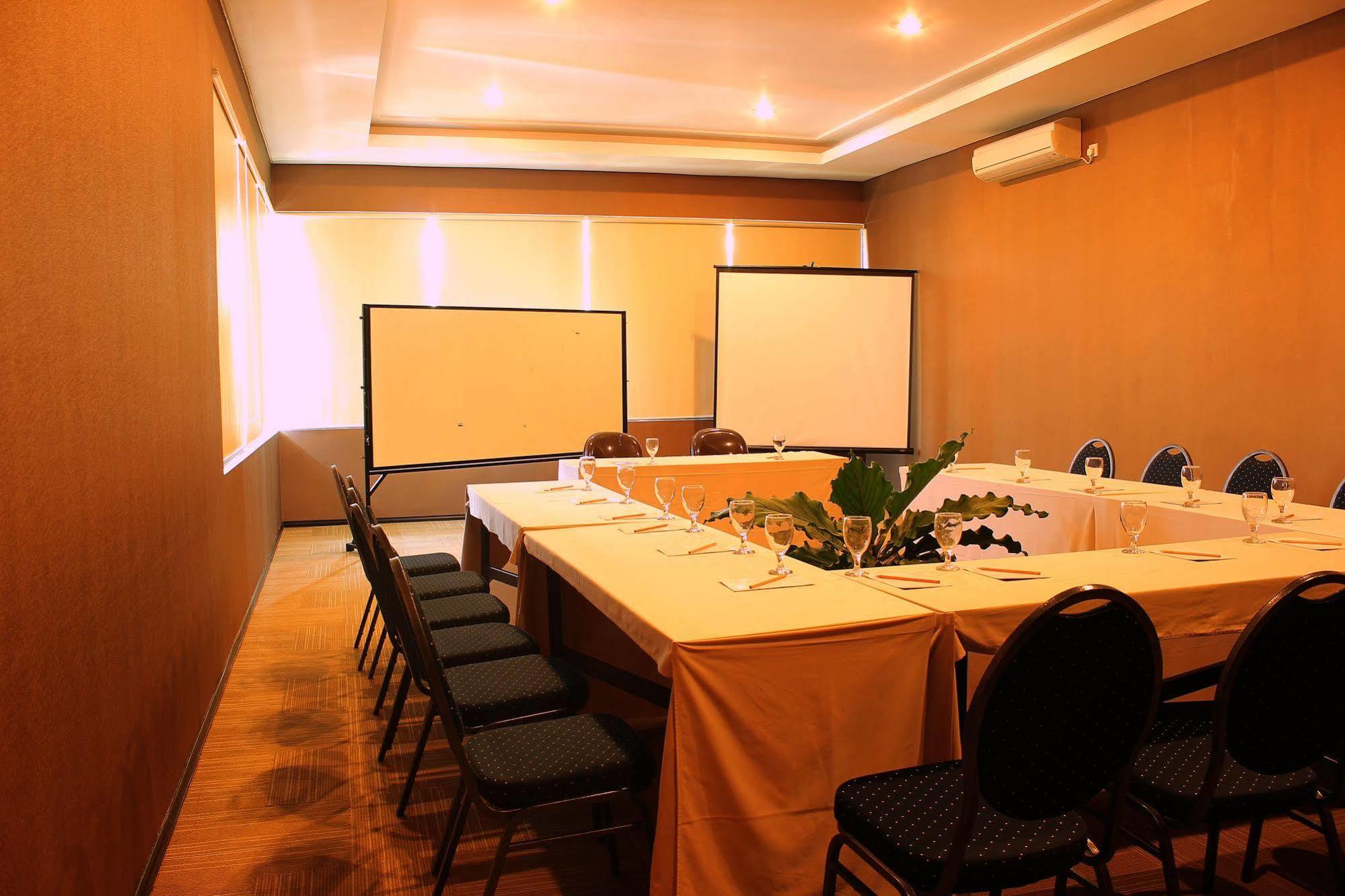 El Hotel מאלאנג מראה חיצוני תמונה